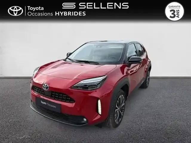 Rouge intense/toit noir Utilisé 2022 Toyota Yaris Hybrid SUV | 23 490 € (Prix assez cher) - Image 1/4