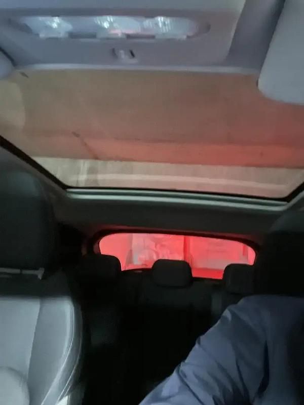 Image 2/4