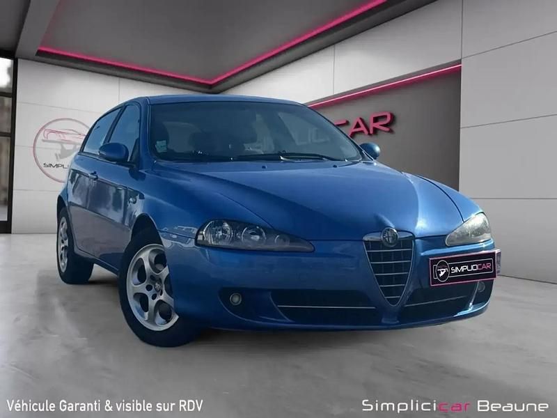Bleu Occasion 2009 Alfa Romeo 147 Distinctive Citadine | 4 980 € - Image 1/4