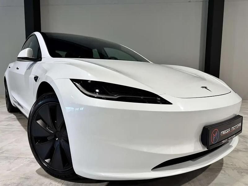 Blanc Utilisé 2024 Tesla Model 3 Standard Range Plus Berline | 34 900 € (Prix assez cher) - Image 1/4