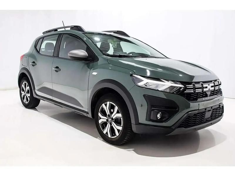 Vert Utilisé 2023 Dacia Sandero Stepway Citadine | 13 980 € (Prix juste) - Image 1/4