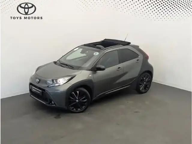 Occasion Toyota Aygo Design 72 ch (52 kW) 2023 Vert foncé Citadine
