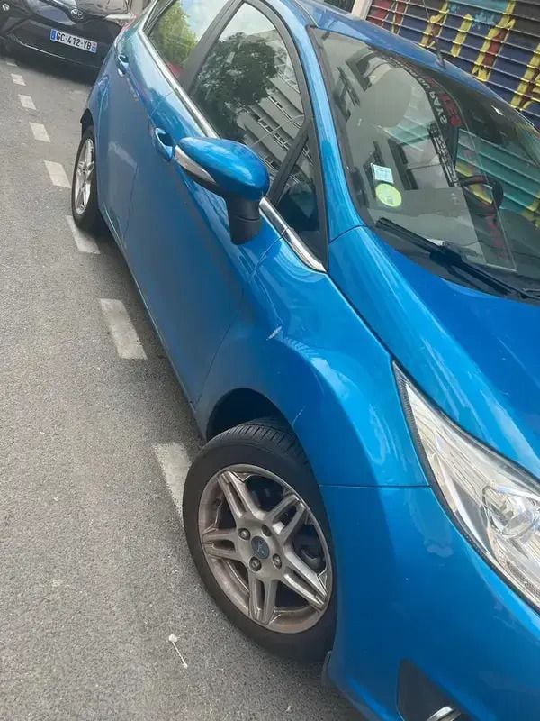 Gris Utilisé 2015 Ford Fiesta Citadine | 5 000 € (Prix assez cher) - Image 1/4