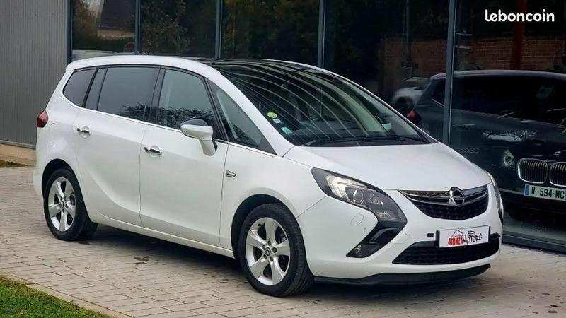 Blanc Utilisé 2012 Opel Zafira Tourer Cosmo Monospace | 6 900 € - Image 1/4