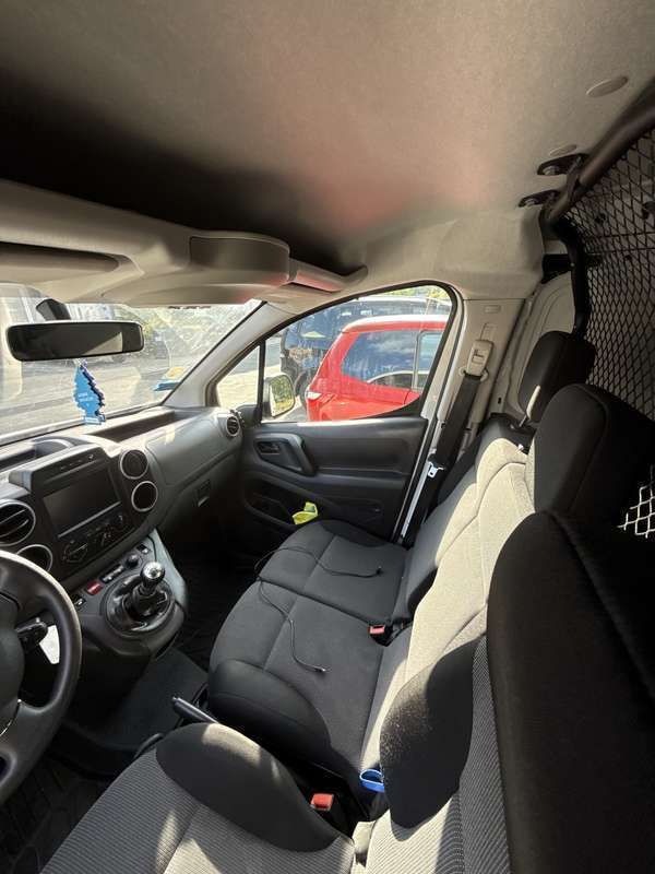 Image 3/4
