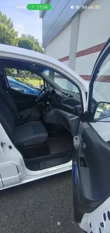 Image 2/4