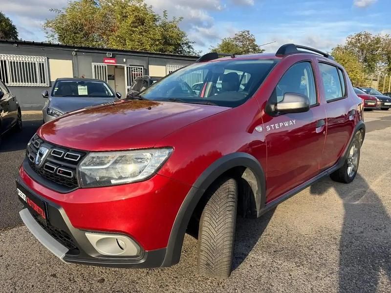 Rouge Occasion 2018 Dacia Sandero Stepway Berline | 6 490 € (Bon prix) - Image 1/4