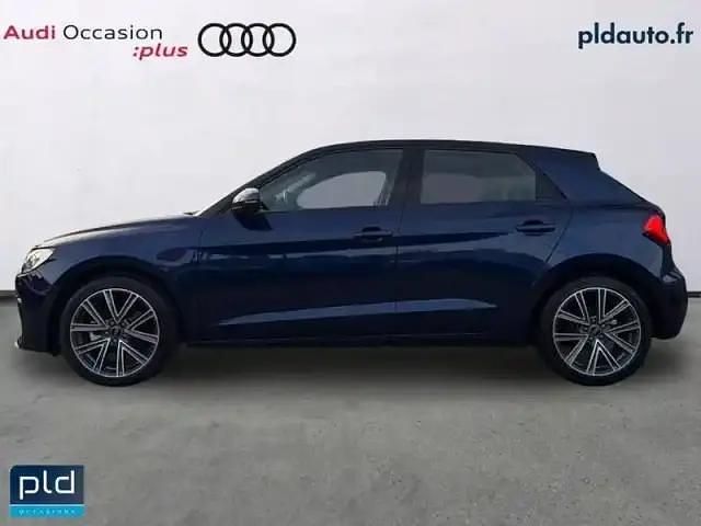 Nouvelle Audi A1 Sportback Design 116 ch (85 kW) 2025 Bleu navarre métallisé noir mythe métallisé Citadine