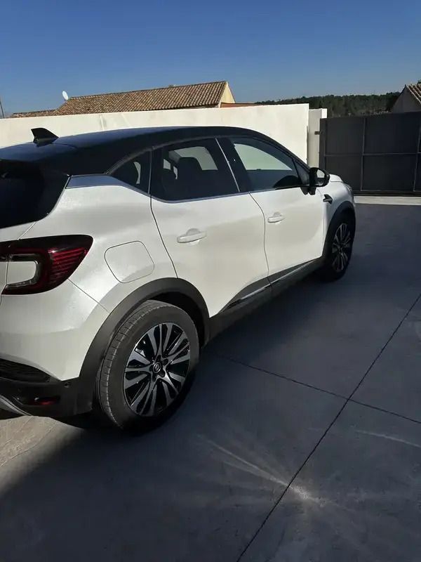 Utilisé 2023 Renault Captur Iconic SUV | 21 800 € (Prix juste) - Image 1/4