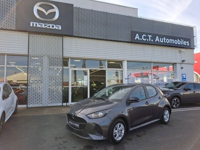 Gris Utilisé 2023 Mazda 2 Center-Line Berline | 23 400 € - Image 1/3