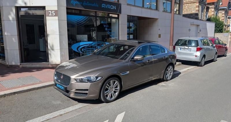 Utilisé 2015 Jaguar XE Prestige Berline | 17 990 € - Image 1/4