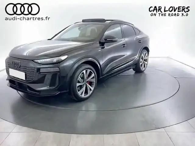 Noir mythic métallisé Nouvelle 2025 Audi Q6 Sportback e-tron Performance SUV | 85 490 € - Image 1/4