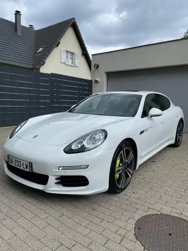 Blanc Utilisé 2013 Porsche Panamera S E-Hybrid Berline | 29 900 € - Image 1/4