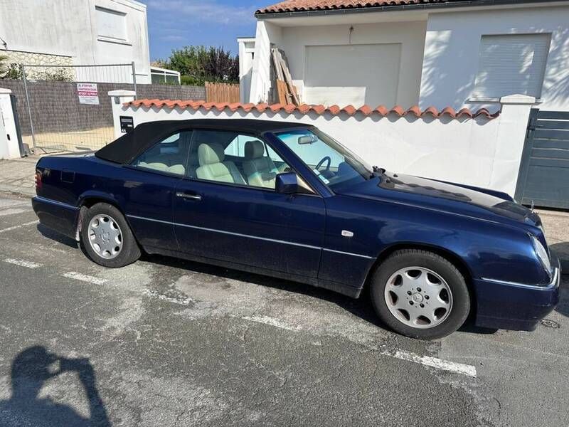 Bleu Utilisé 1993 Mercedes E300 Cabriolet | 6 000 € - Image 1/4