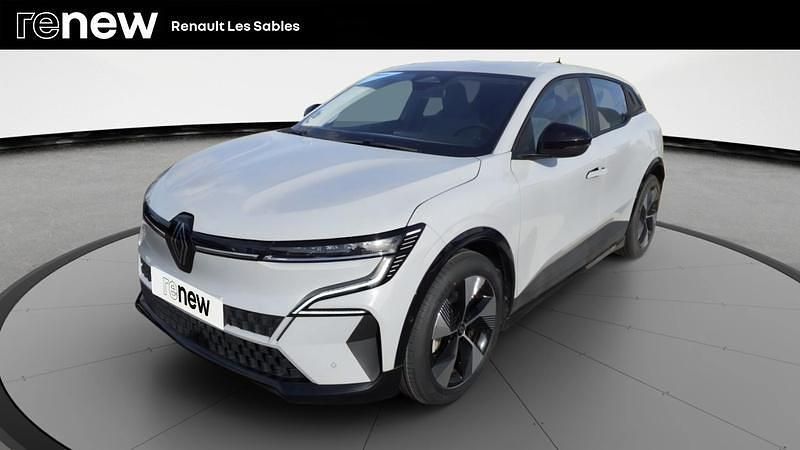 Gris Utilisé 2023 Renault Mégane Equilibre Berline | 24 880 € (Prix juste) - Image 1/4