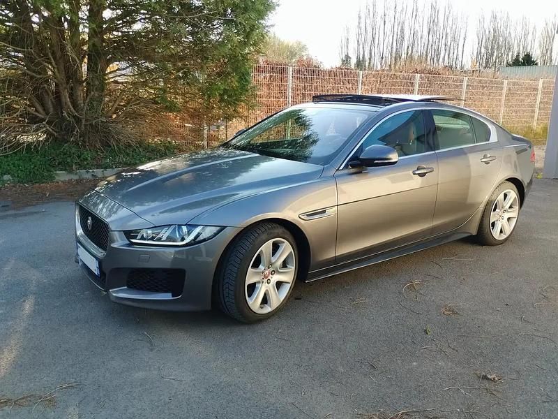 Utilisé 2018 Jaguar XE Portfolio Berline | 19 900 € - Image 1/4