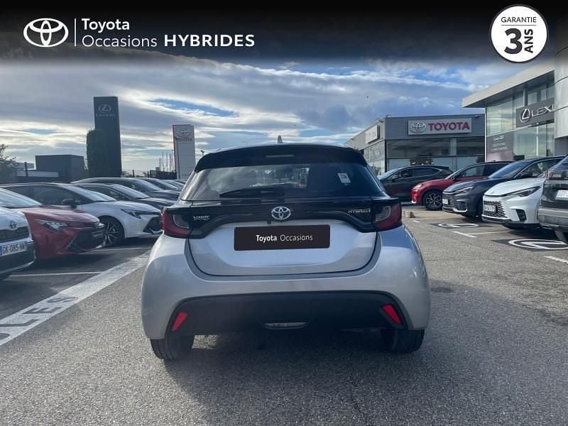 Occasion Toyota Yaris Hybrid 92 ch (67 kW) 2022 Gris minéral (m) Berline