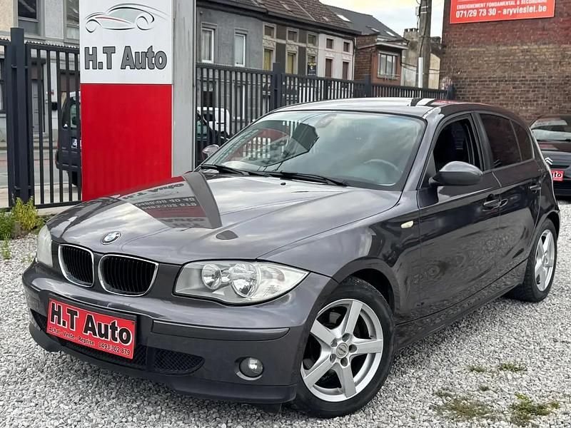 Gris Utilisé 2005 BMW 118 Sport Line Citadine | 1 999 € - Image 1/4