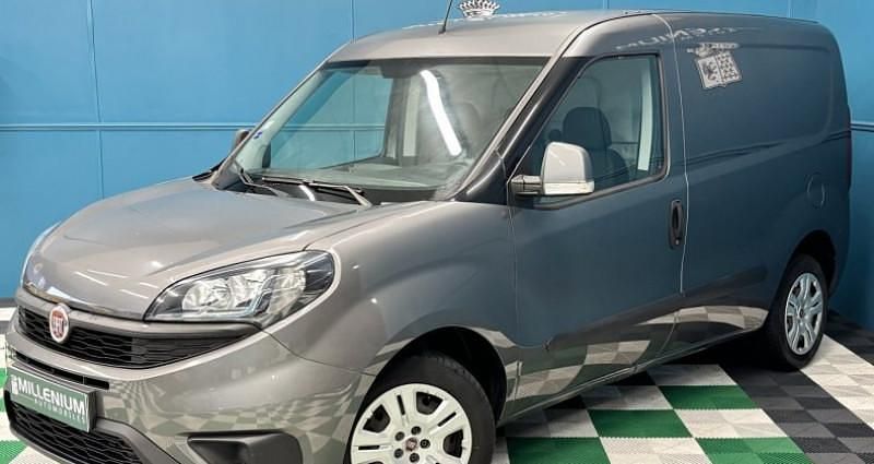 Gris Occasion 2019 Fiat Doblò Monospace | 13 990 € (Super prix) - Image 1/4