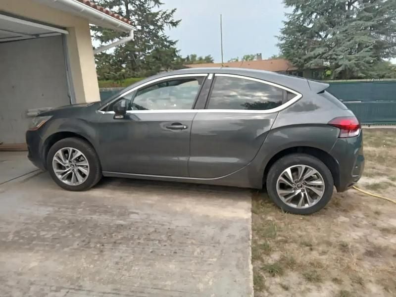 Gris Utilisé 2013 Citroën DS4 Chic Citadine | 6 990 € - Image 1/4