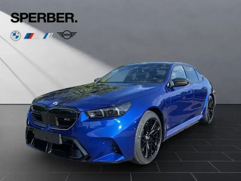Bleu Nouvelle 2025 BMW M5 Sport Line Berline | 146 990 € - Image 1/4
