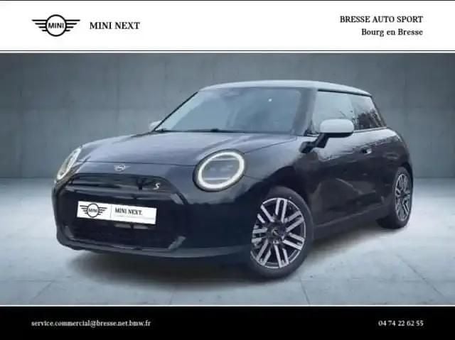 Midnight black ii Utilisé 2024 Mini Cooper Classic Citadine | 38 900 € - Image 1/4