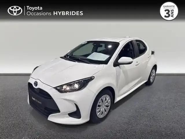 Blanc Occasion 2023 Toyota Yaris Hybrid Berline | 17 680 € (Bon prix) - Image 1/4