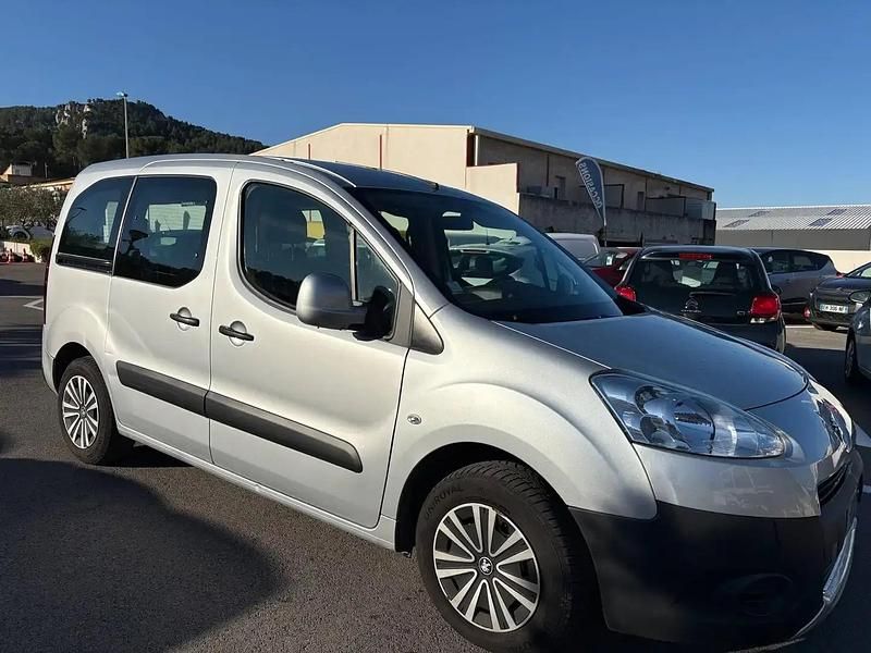 Gris Occasion 2015 Peugeot Partner Active Monospace | 10 700 € (Bon prix) - Image 1/4