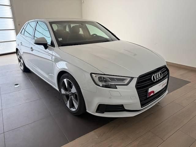 Blanc glacier métallisé Utilisé 2018 Audi A3 Sport | 17 990 € (Bon prix) - Image 1/4