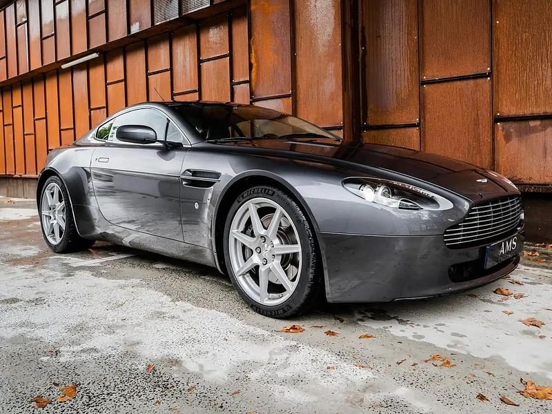 Gris Utilisé 2006 Aston Martin V8 Vantage Coupé | 55 450 € (Prix juste) - Image 1/4
