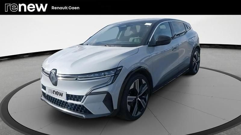 Gris Utilisé 2022 Renault Mégane Iconic Berline | 23 490 € (Prix juste) - Image 1/4