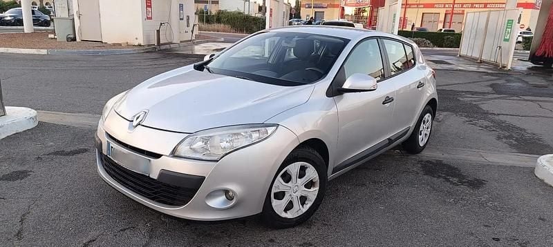 Utilisé 2011 Renault Mégane III Authentique Berline | 3 900 € (Prix juste) - Image 1/4