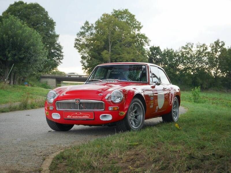 Rouge Utilisé 1971 MG B GT Coupé | 42 950 € - Image 1/4
