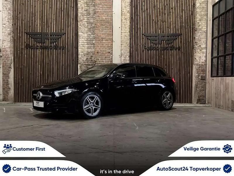 Noir Utilisé 2019 Mercedes A200 AMG Berline | 23 900 € (Prix juste) - Image 1/4