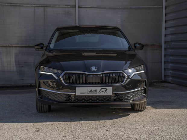 Noir Utilisé 2024 Skoda Octavia Selection | 32 990 € (Prix assez cher) - Image 1/4