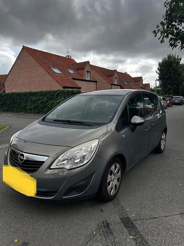 Gris Occasion 2011 Opel Meriva Enjoy Monospace | 2 699 € (Prix juste) - Image 1/4