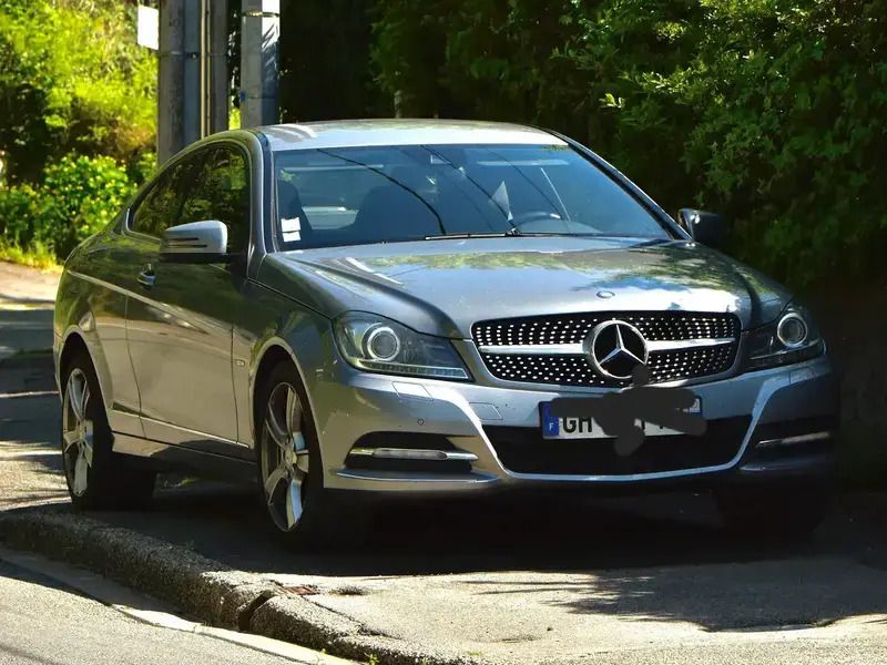 Argent Utilisé 2012 Mercedes C250 Executive Coupé | 18 000 € - Image 1/4
