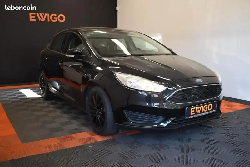 Noir Utilisé 2015 Ford Focus Berline | 7 390 € - Image 1/4