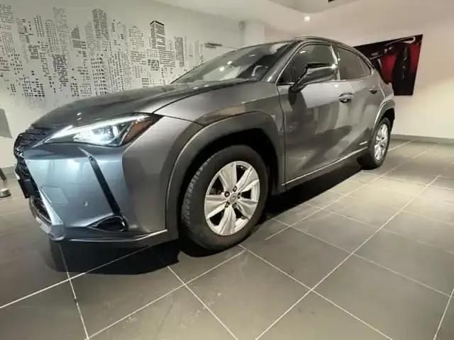 Gris Occasion 2019 Lexus UX 250h Business Edition SUV | 21 990 € (Prix juste) - Image 1/4