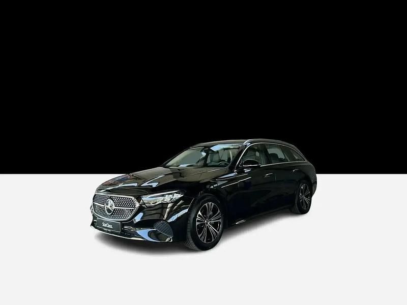 Noir Utilisé 2023 Mercedes E220 Avantgarde Break | 54 348 € (Prix assez cher) - Image 1/4