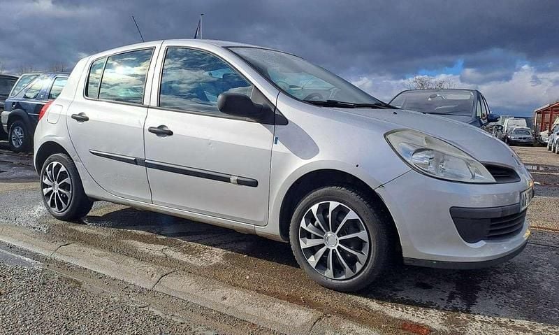 Occasion Renault Clio III 76 ch (55 kW) 2005 Gris Citadine