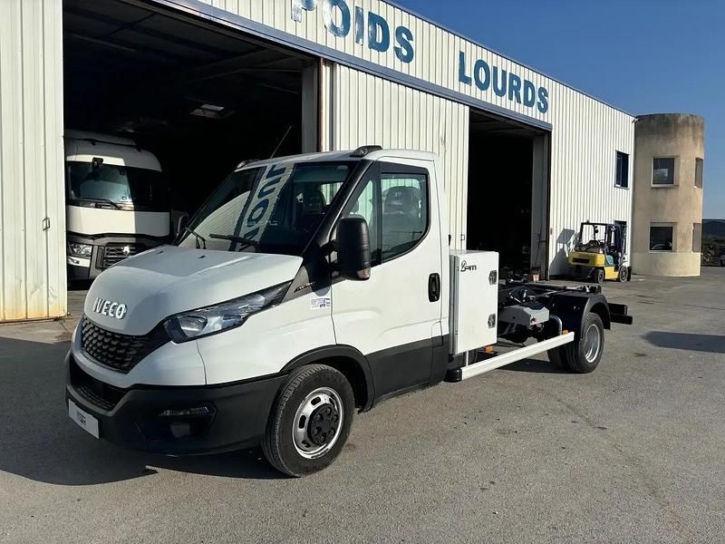 Blanc Utilisé 2021 Iveco Daily Van | 49 000 € - Image 1/4