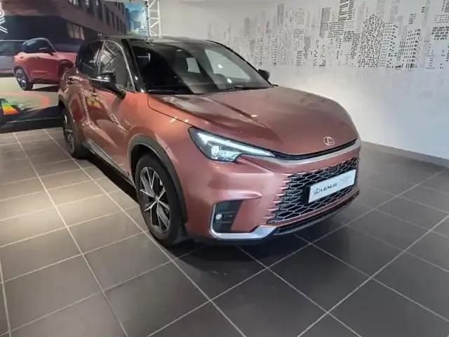 Cuivre basson métallisé/toit noir Occasion 2024 Lexus LBX SUV | 35 990 € (Prix assez cher) - Image 1/4