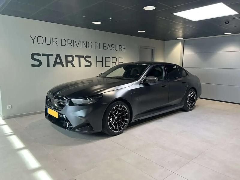 Gris Utilisé 2024 BMW M5 Sport Line Berline | 134 256 € - Image 1/4