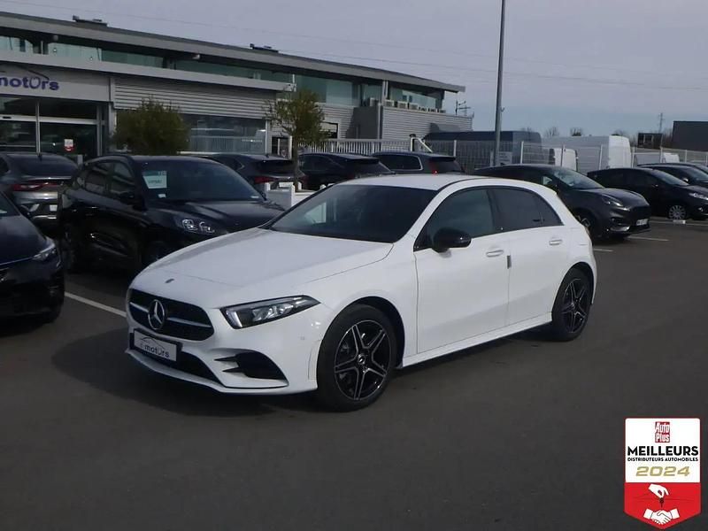 Blanc Utilisé 2022 Mercedes A250 AMG line Berline | 35 900 € - Image 1/4