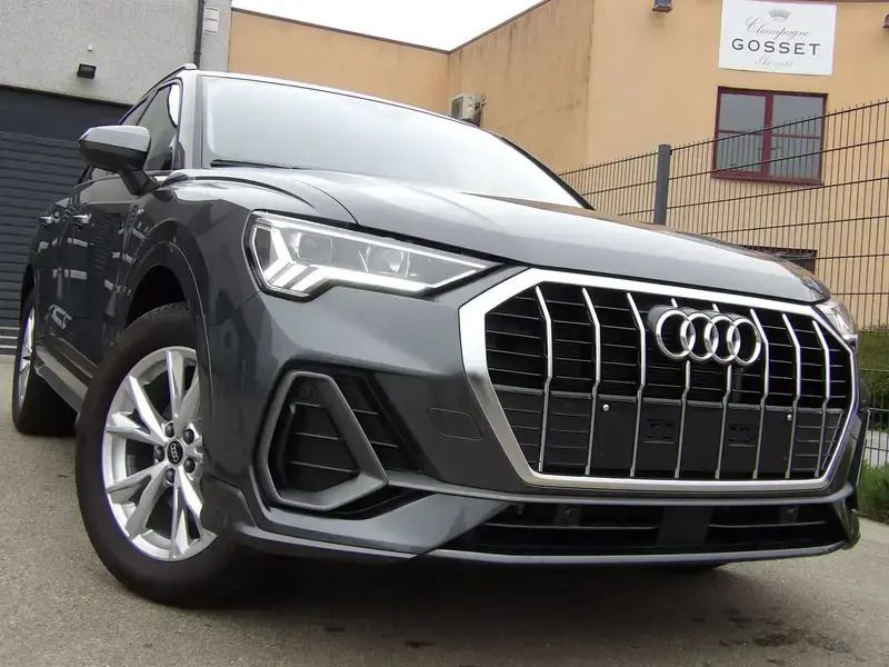 Gris Nouvelle 2025 Audi Q3 Sportback S-Line SUV | 43 850 € - Image 1/4