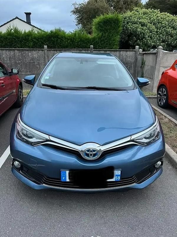 Utilisé 2016 Toyota Auris Hybrid Design Berline | 14 150 € - Image 1/4