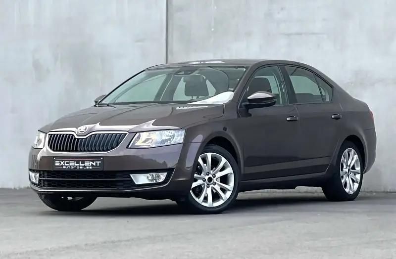 Brun Utilisé 2013 Skoda Octavia Berline | 7 950 € - Image 1/4