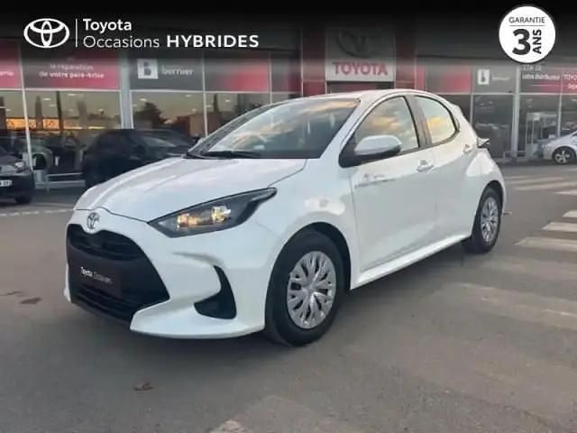Blanc Occasion 2025 Toyota Yaris Hybrid Berline | 20 490 € (Bon prix) - Image 1/4