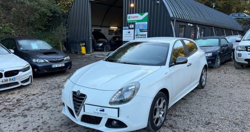 Blanc Utilisé 2016 Alfa Romeo Giulietta Sprint Berline | 8 000 € - Image 1/4